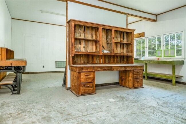 Building Photo - 1399 Arbuckle Hollow Rd