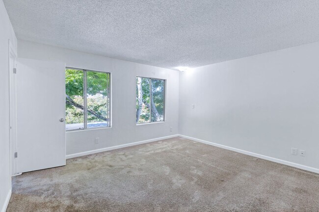 Building Photo - 39-41 Griggs Lane
