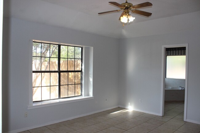 Building Photo - Charming 3-Bedroom Home in Jamesway Additi...