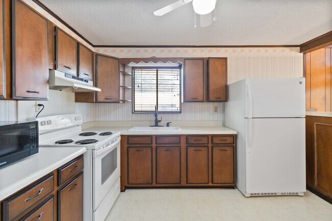 Building Photo - 2676 Woodcrest Dr