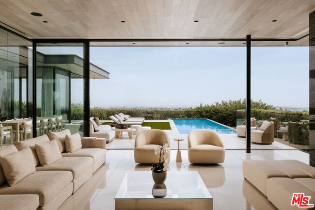 Building Photo - 1536 Blue Jay Way