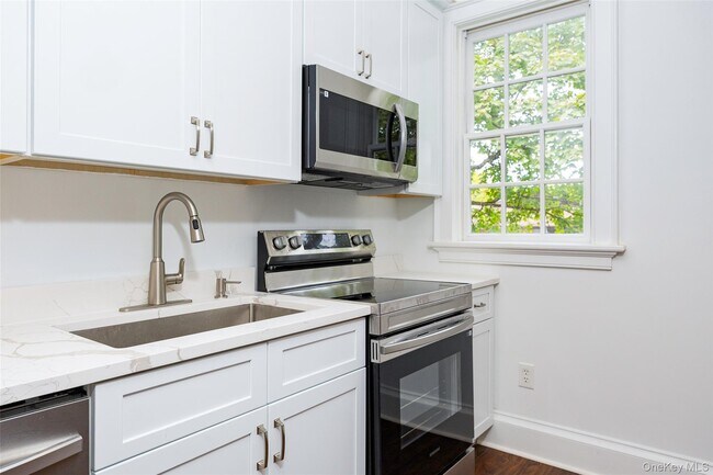 Building Photo - 42 Beechwood Ave