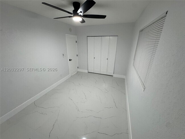 Building Photo - 1096 NE 157th St