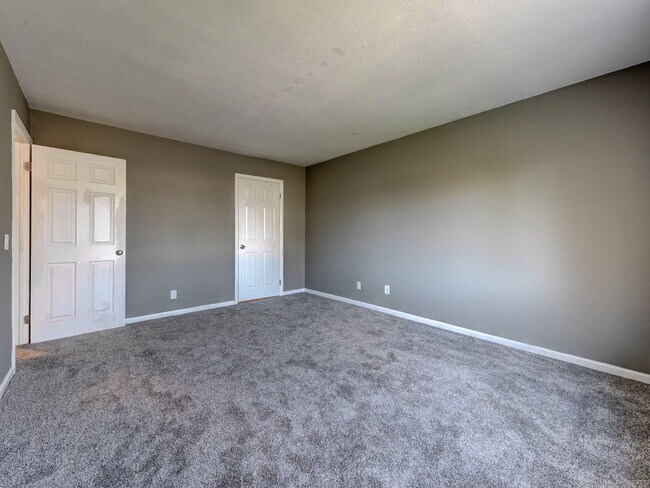 Building Photo - 105 Florence Rd