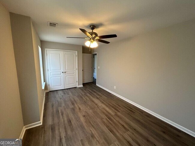 Building Photo - 118 Hidden Lake Cir