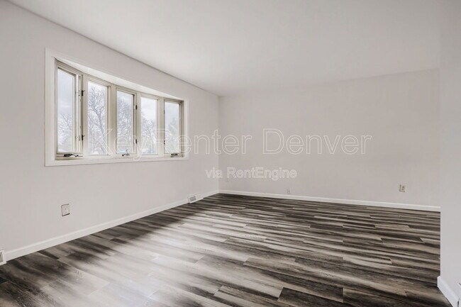 Building Photo - 949 Olathe St