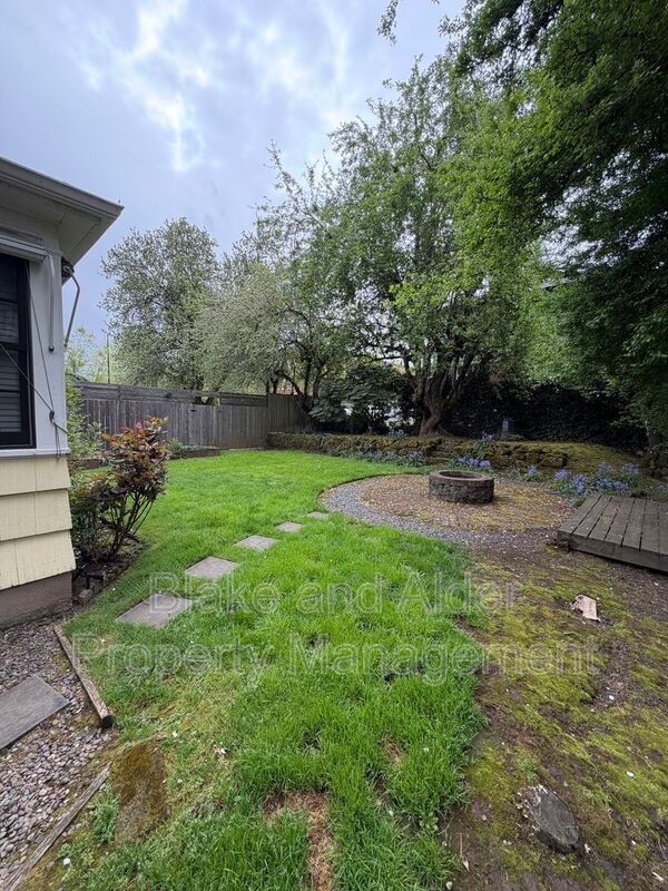 Building Photo - 5226 SE Clinton St