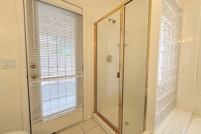 Building Photo - 3Bed/2Bath House at 63rd/Northern Ave! $19...