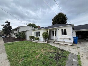 Building Photo - Updated El Cerrito Home with New Kitchen Appliances, Private Deck & Great Walkability