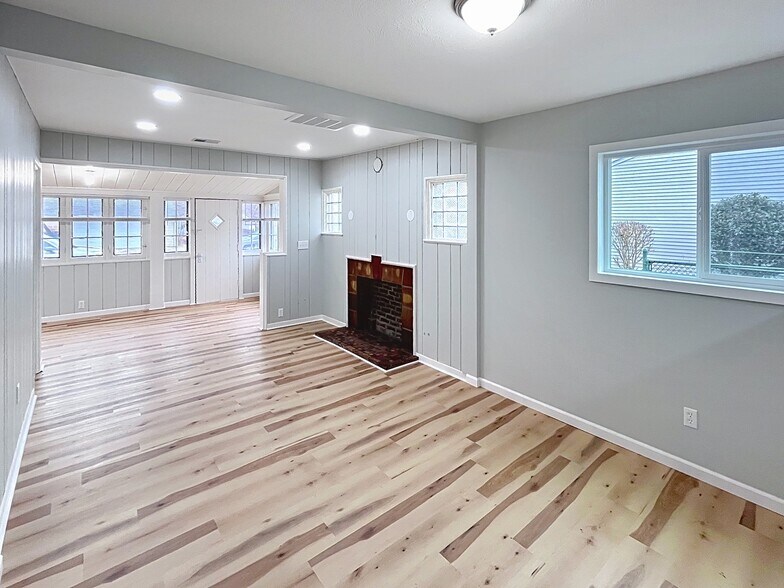 Building Photo - 38599 Plains Ct