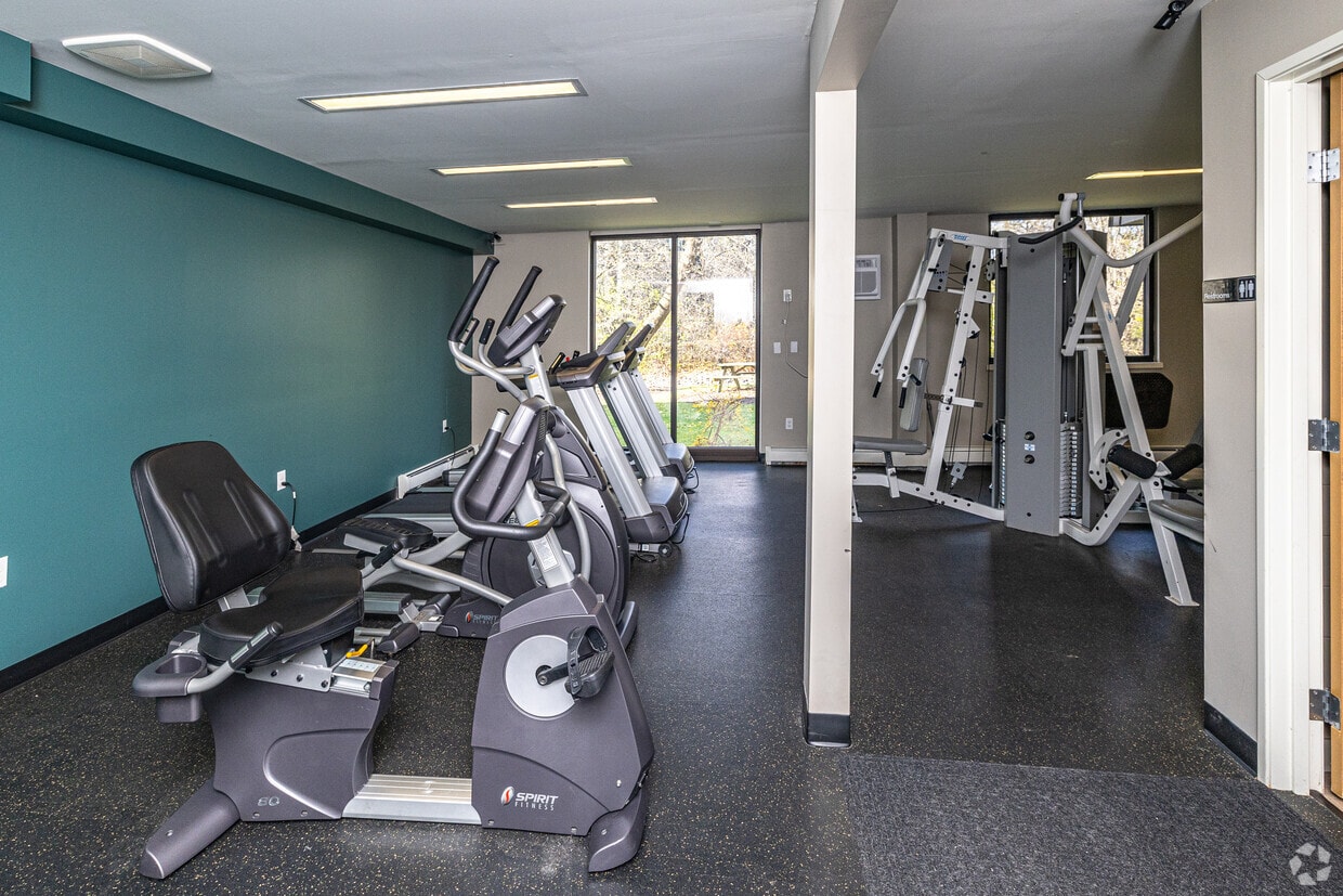 Greenbrook Apartments 4955 S Greenbrook Ter Greenfield WI 53220