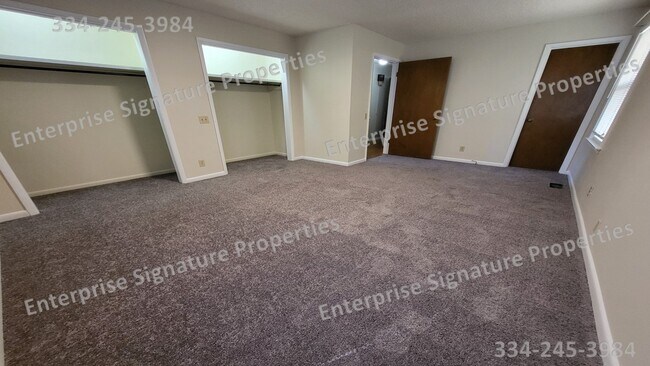 Building Photo - 2500 Neal Metcalf Rd