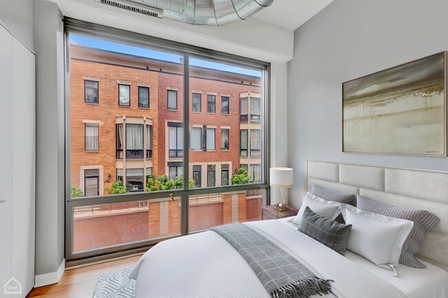 Building Photo - 650 W Wayman St