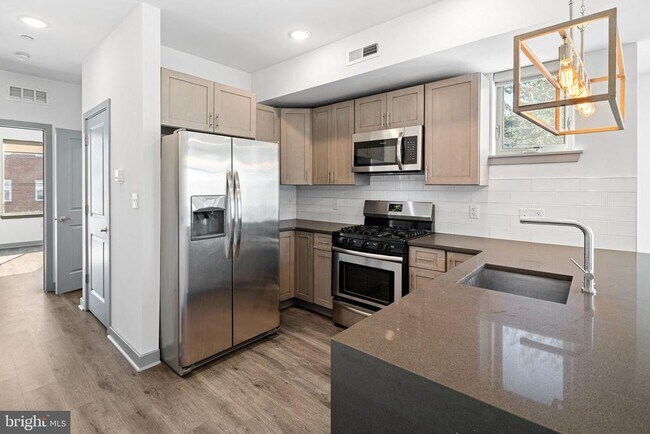 Primary Photo - 419 W Berks St