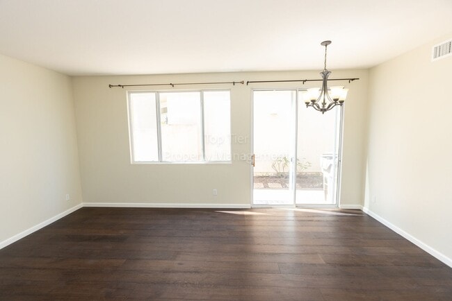 Building Photo - Beautiful home in Sunset Glen with 4 bedrooms 2.5 bath, 1726 Sq Ft available NOW