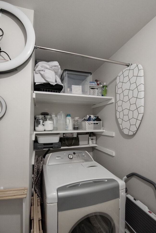 Building Photo - 930 Norland Rd