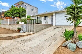 Building Photo - MUST SEE 3 Bed 2 HOUSE WITH GARAGE, YARD, & BONUS ROOM! CALL 6 1 9  8 8 8 5 5 5 4 TODAY!