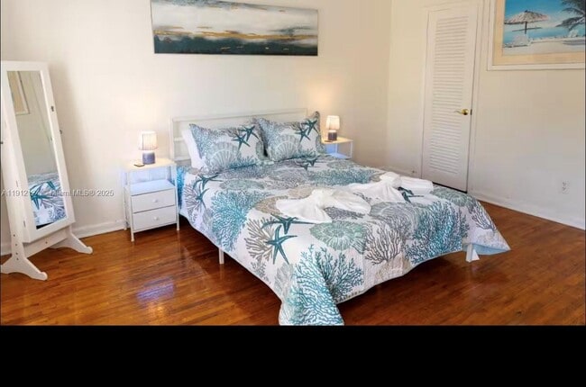 Building Photo - 1949 NE 123rd St