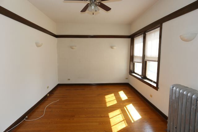 Building Photo - 821 W Waveland Ave