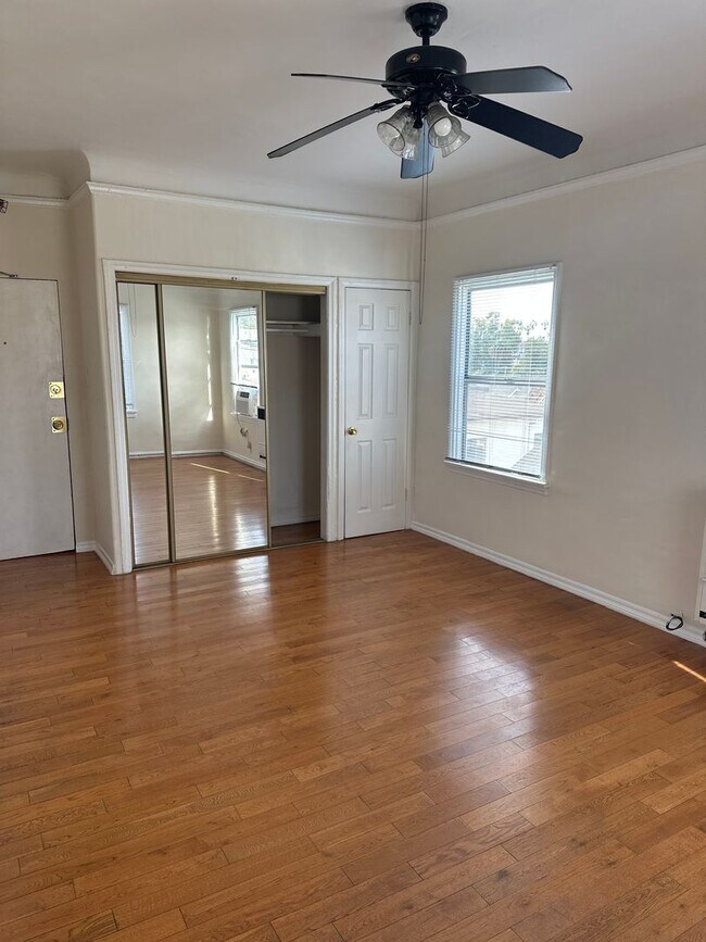 Interior Photo - 1109 Laguna