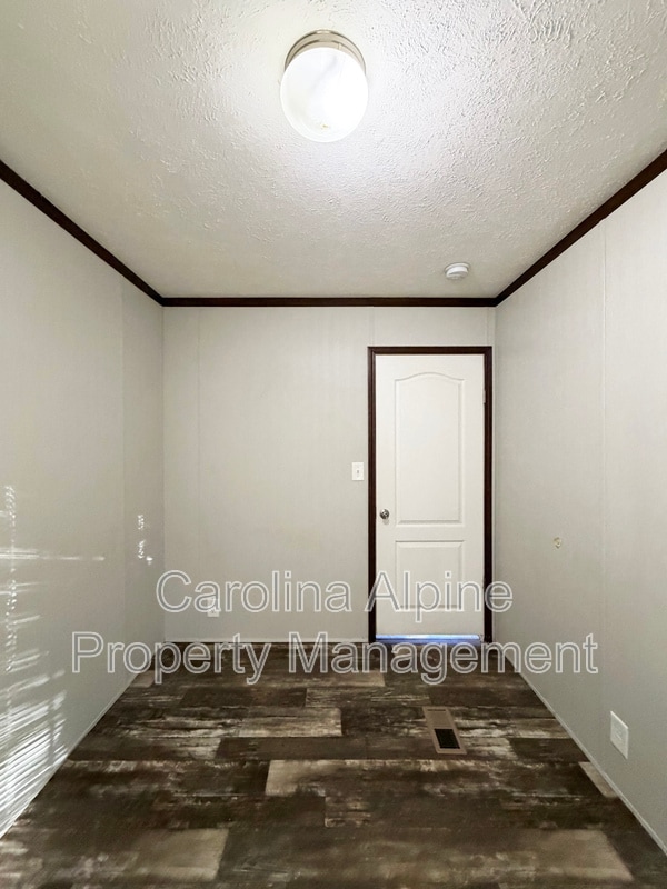 Building Photo - 786 Skylark Ln