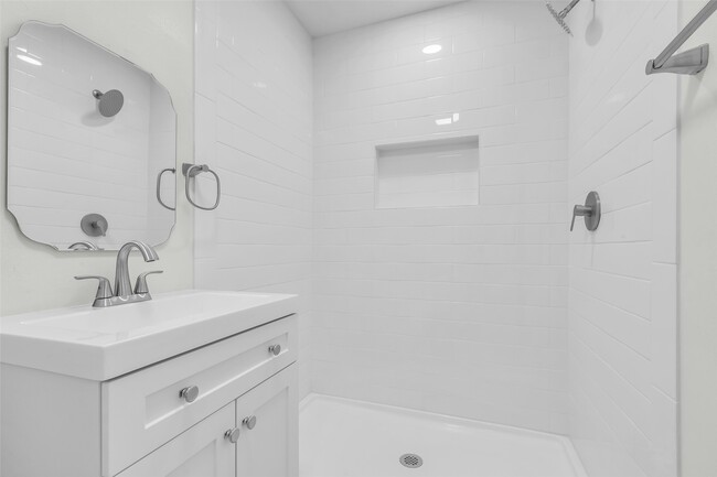 Building Photo - 1602 Pine Oak Dr
