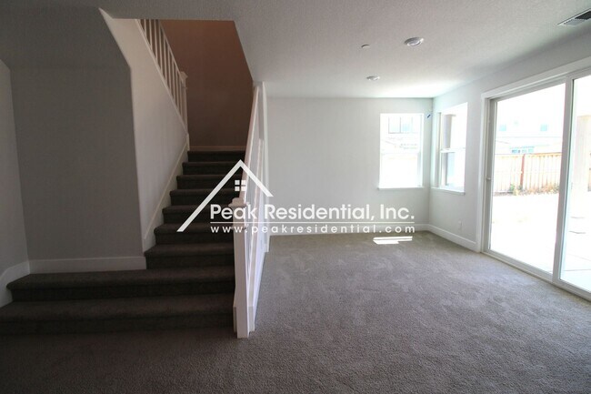Building Photo - 4 br, 3 bath House - 8200 Triplefin Way