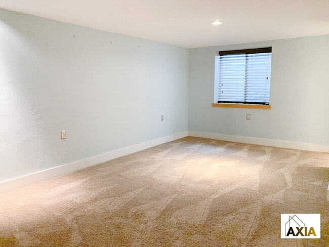 Building Photo - Exceptional Neighborhood!