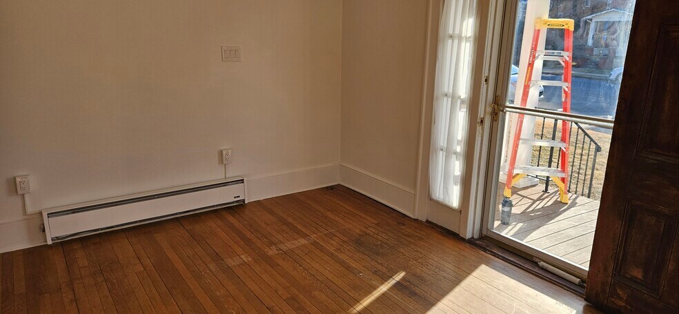 Building Photo - 506 E Liberty St