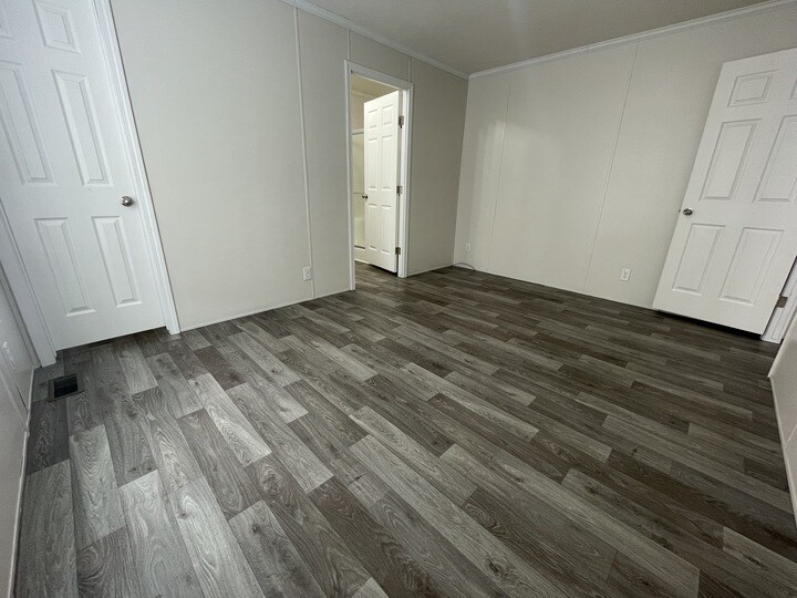 Building Photo - 38171 Ducharme Dr