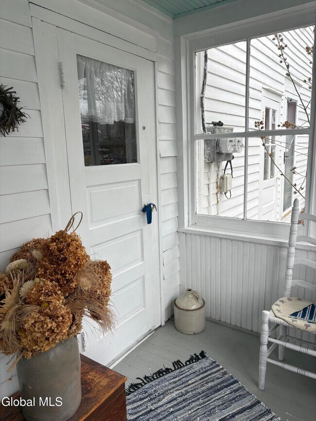 Building Photo - 20 Elm St