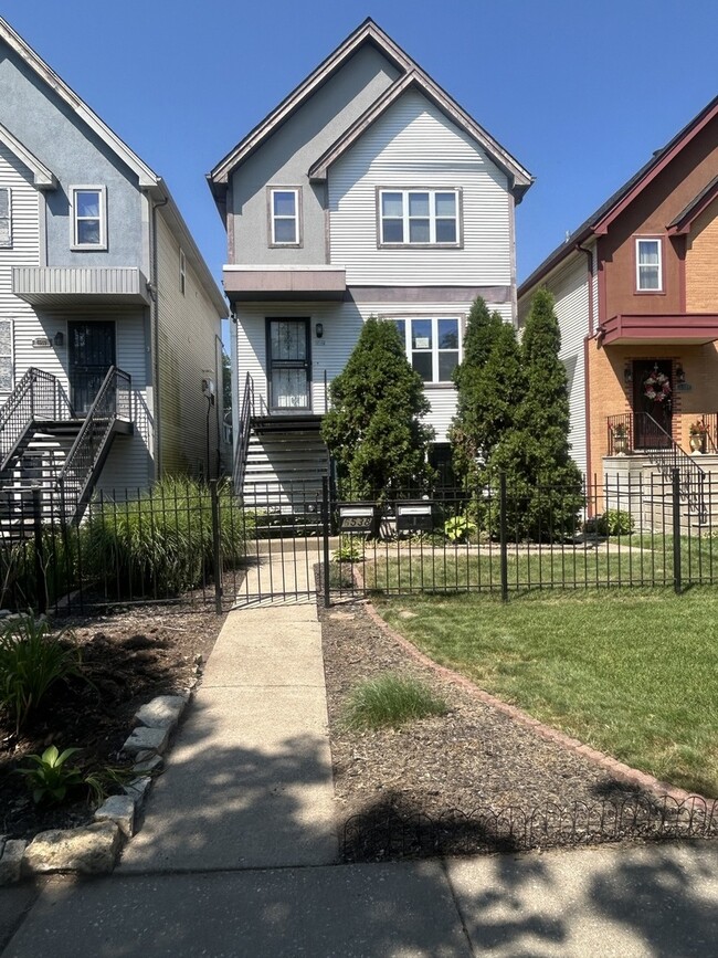 Primary Photo - 6538 S Kenwood Ave