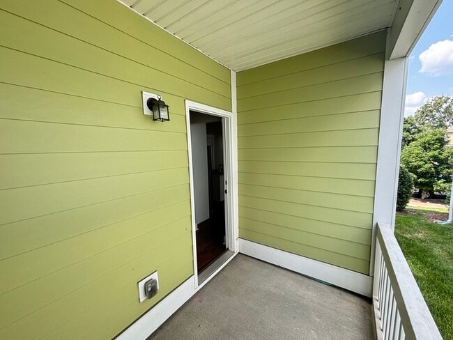 Building Photo - 432 Elegance Way
