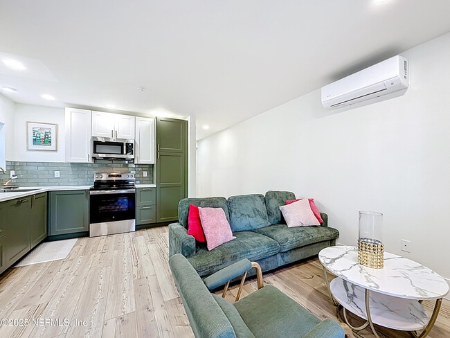 Building Photo - 912 St Johns Ave