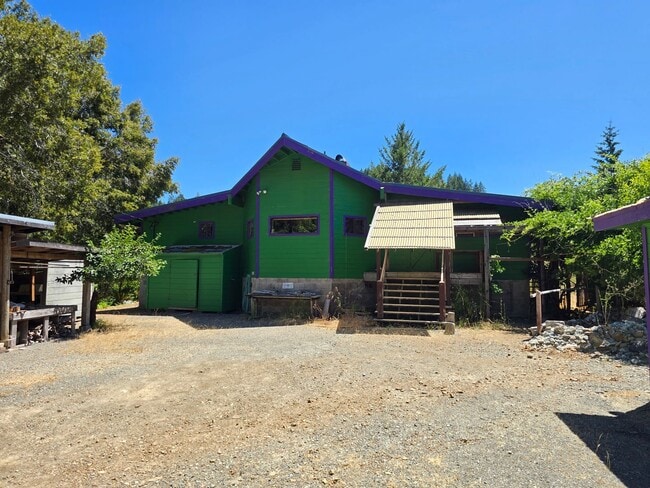 Building Photo - Cabin In the Wood!
