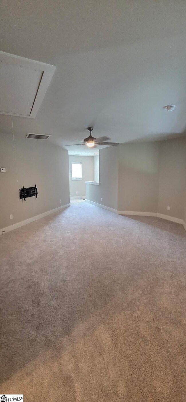 Building Photo - 109 Creekhaven Ln