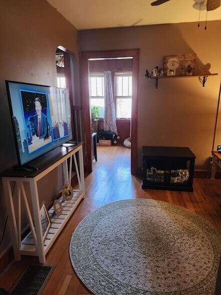 Primary Photo - 925 Somerville St