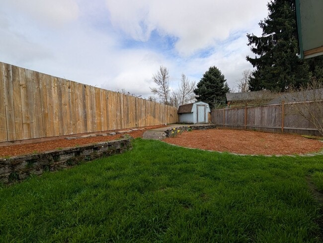 Building Photo - Great 4bed/2 bath home in west Eugene!