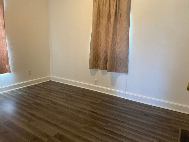 Building Photo - 1212 Evergreen Ave