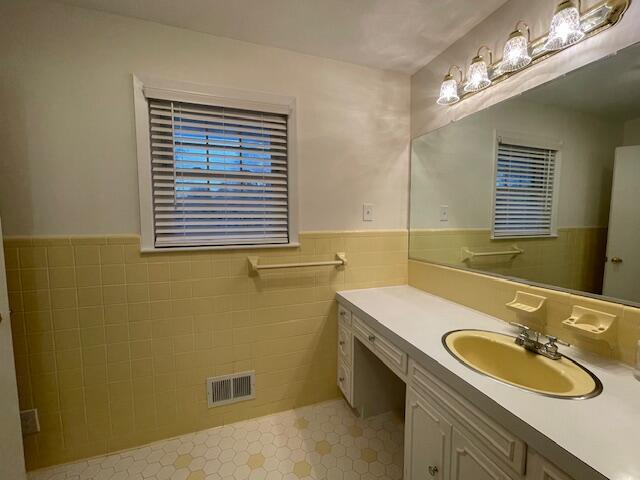 Building Photo - 1527 Alpine Dr