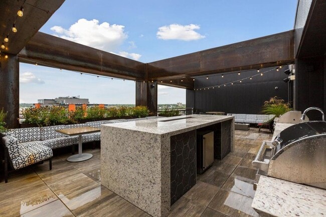 Building Photo - FURNISHED STUDIO IN THE HEART OF THE NORTH LOOP - UTILITIES INCLUDED!