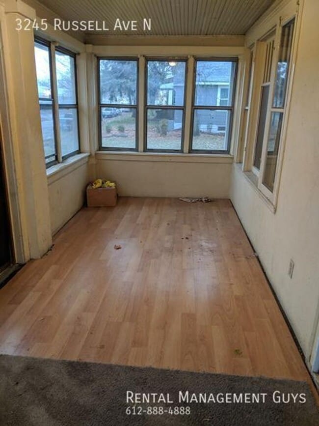 Building Photo - Charming 2 Bed/1 Bath + Den for Rent!