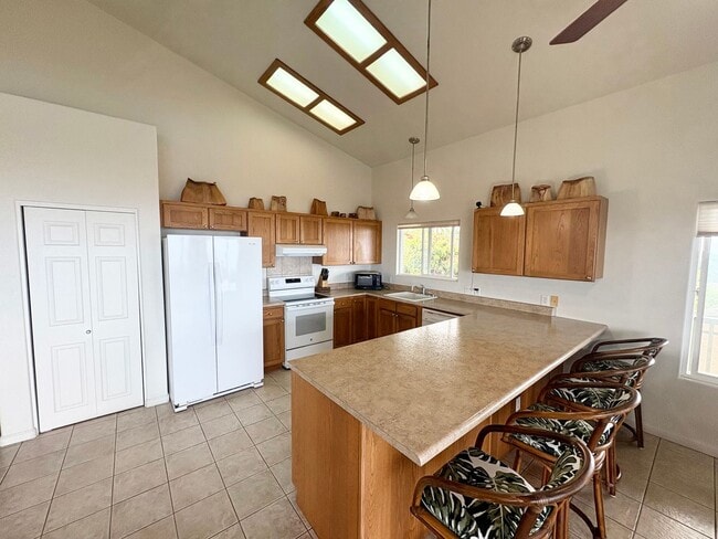 Building Photo - 3 Bedroom 2 Bathroom with 2 Car Garage