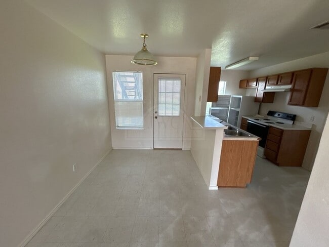 Building Photo - 5804 Greengate Dr