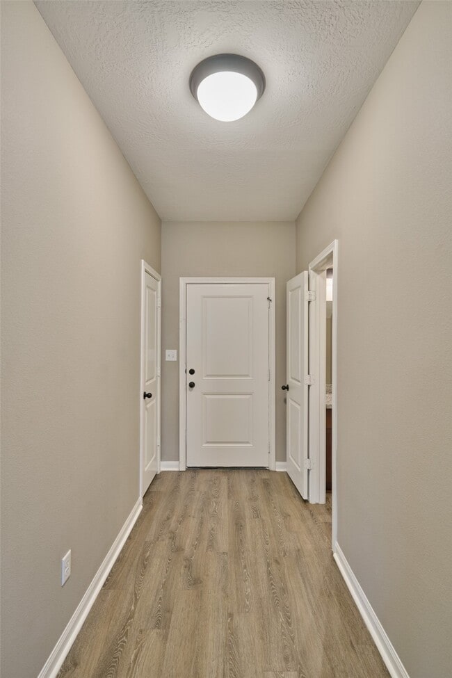 Building Photo - 132 Artesian Way