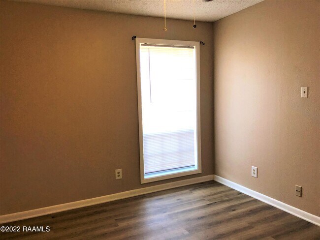 Building Photo - 123 Highland Dr