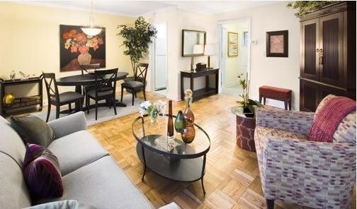 Building Photo - 210 Independence Dr