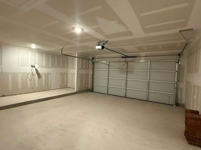 Building Photo - 100 Dreyer