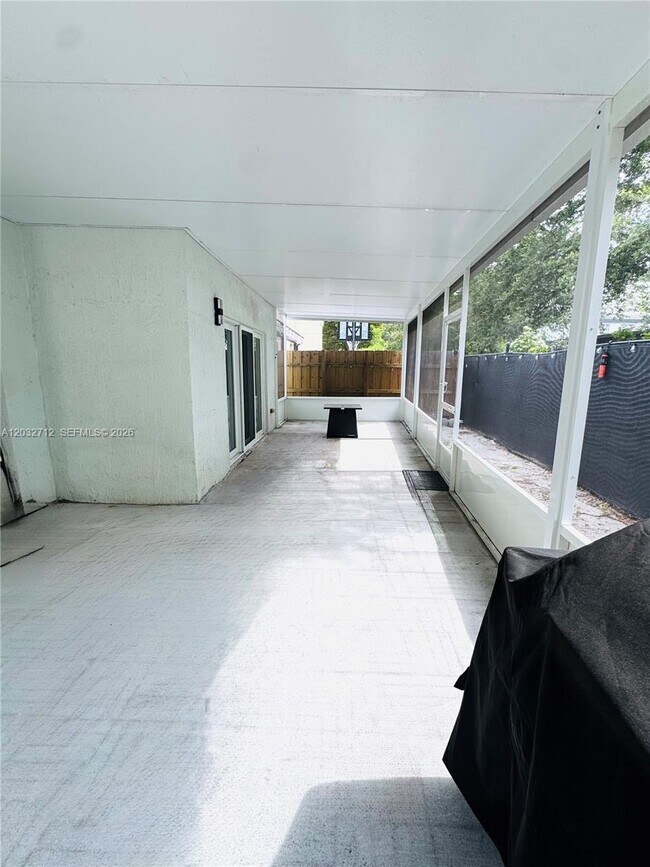 Building Photo - 363 NE 35th Ter