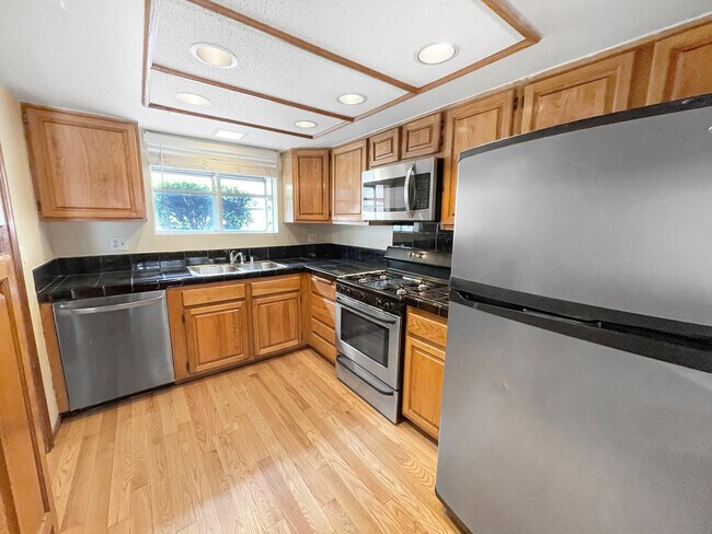 Building Photo - 379 N Mentor Ave